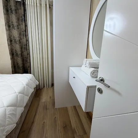 Luxury 2 Near Square 21 * Tirana