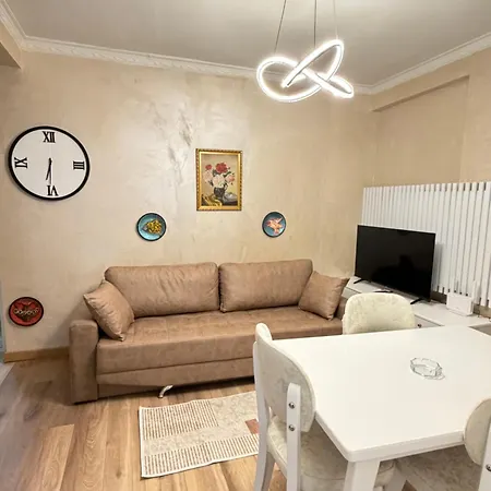 Luxury 2 Near Square 21 Apartment Tirana