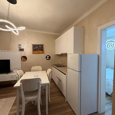 Apartment Luxury 2 Near Square 21