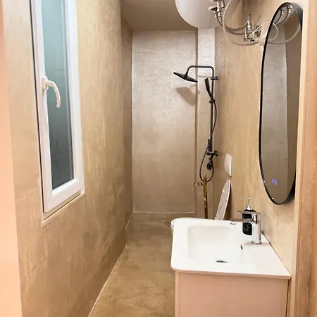 Luxury 2 Near Square 21 Apartment *