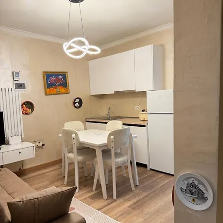 Luxury 2 Near Square 21 Apartment Tirana