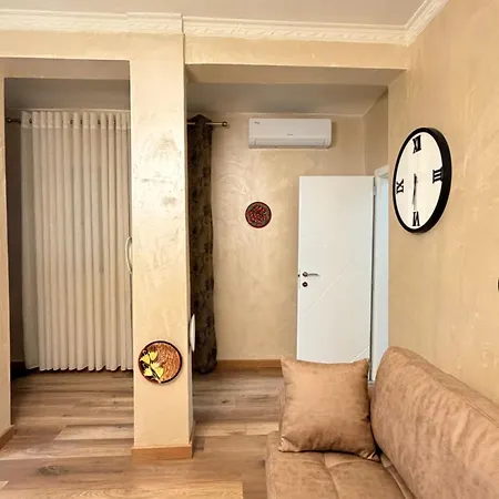 Luxury 2 Near Square 21 Apartment