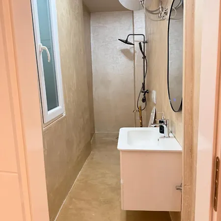 Luxury 2 Near Square 21 Apartment